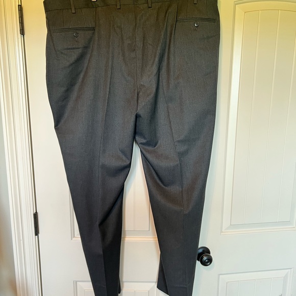 Mens dress pant 46w 32L Van Huesen grey - Picture 3 of 5